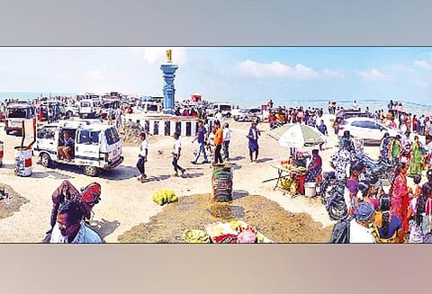 தினத்தந்தி செய்தி எதிரொலி, அரிச்சல்முனைக்கு வாகனங்கள் செல்ல அனுமதி - சுற்றுலா பயணிகள் மகிழ்ச்சி
