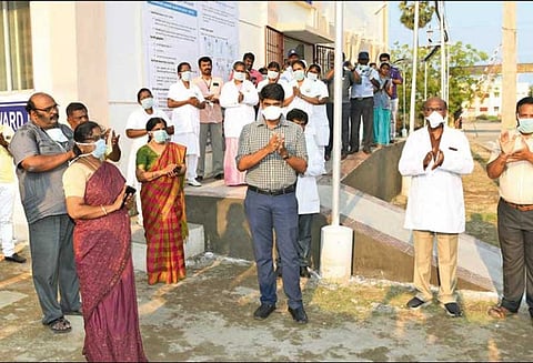 மக்கள் அச்சப்பட வேண்டாம்; தூத்துக்குடியில் கொரோனா வைரஸ் பாதிப்பு இல்லை - கலெக்டர் சந்தீப் நந்தூரி பேட்டி