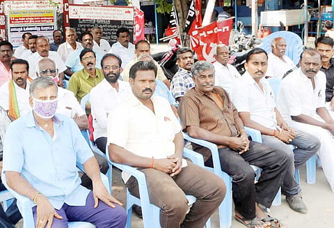 அரசு போக்குவரத்து கழக தொழிலாளர்கள் உண்ணாவிரத போராட்டம்