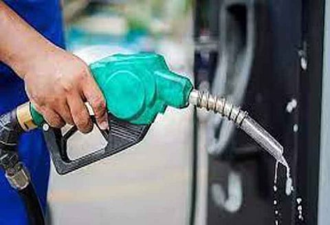 ஈரோட்டில் ஒரு லிட்டர் பெட்ரோல் ரூ.111.33-க்கு விற்பனை டீசல் விலை ரூ.101 தாண்டியது