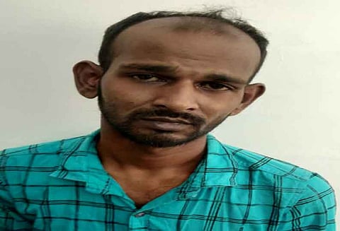 கோவை அறிவொளி நகரில் 5 வயது சிறுவனை அடித்து கொடுமைப் படுத்திய வீடியோ வைரல் ஆனதால் அவருடைய தந்தை கைது செய்யப்பட்டார்