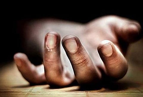 முயல் வேட்டைக்கு சென்றவர் மின்வேலியில் சிக்கி சாவு