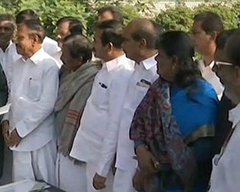 ஜல்லிக்கட்டு நடத்த அவசர சட்டம் தேவை: மத்திய மந்திரியிடம் அ.தி.மு.க. எம்.பி.க்கள் கோரிக்கை