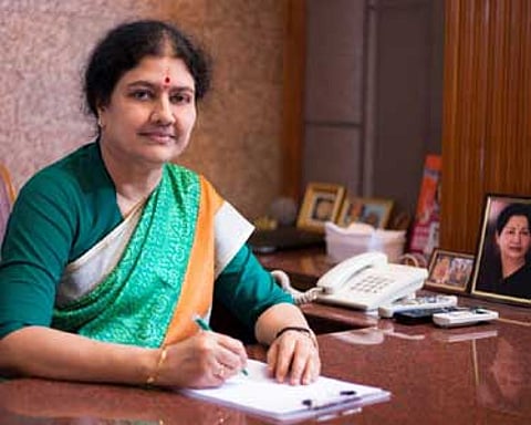 காளைகளை காட்சிப் பட்டியலிலிருந்து நீக்க அவசரச் சட்டம் கொண்டு வர வேண்டும் பிரதமர் மோடிக்கு, சசிகலா கடிதம்