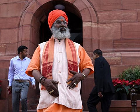 பெண்கள் குழந்தை பெறும் இயந்திரம் அல்ல: சர்ச்சை கருத்து குறித்து சாக்ஷி மகராஜ் பதில்