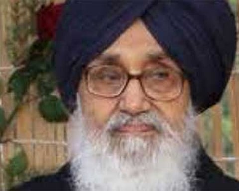 பிரசார கூட்டத்தில் ‘ஷூ’ வீச்சு; பஞ்சாப் முதல்-மந்திரி பிரகாஷ் சிங் பாதல் காயம், போலீஸ் விசாரணை