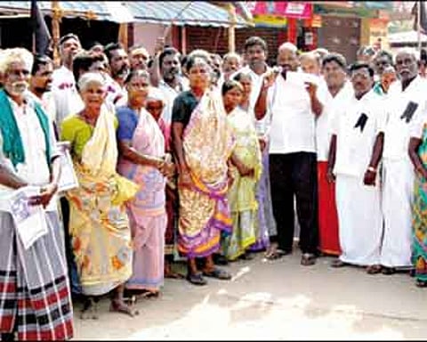 நெய்க்காரபட்டியில் ஜல்லிக்கட்டுக்கு அனுமதிகோரி ஆர்ப்பாட்டம்