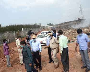 தீப்பிடித்து எரிந்ததையொட்டி குருமாம்பேட் குப்பைக் கிடங்கை கவர்னர் ஆய்வு