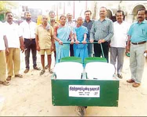 திருத்துறைப்பூண்டியில் குப்பை வண்டிகள் வழங்கும் நிகழ்ச்சி