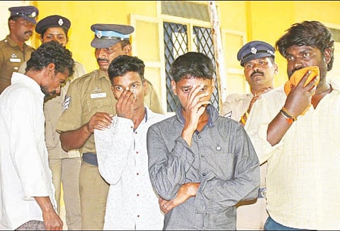 கணவன்-மனைவியை கொலை செய்த 4 பேருக்கு ஆயுள் தண்டனை