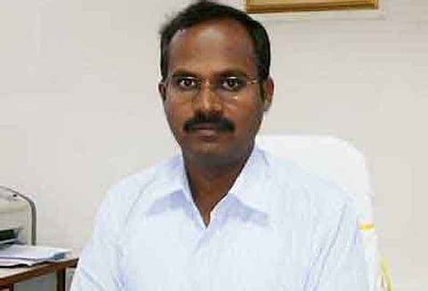 பேச்சு, கட்டுரைப்போட்டியில் வெற்றிபெற்றவர்களுக்கு பரிசு கலெக்டர் அண்ணாதுரை வழங்கினார்