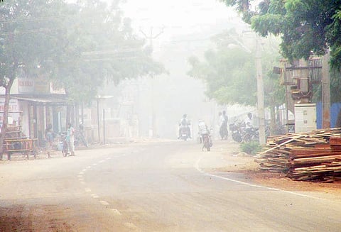 தூத்துக்குடியில் கடும் பனிப்பொழிவு; படகுகள் கரைக்கு திரும்பின