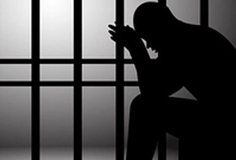 ரூ.400 லஞ்சம் வாங்கிய வழக்கு: மாவட்ட வேலைவாய்ப்பு அலுவலக பெண் ஊழியருக்கு 1½ ஆண்டு ஜெயில் கிருஷ்ணகிரி கோர்ட்டு தீர்ப்பு