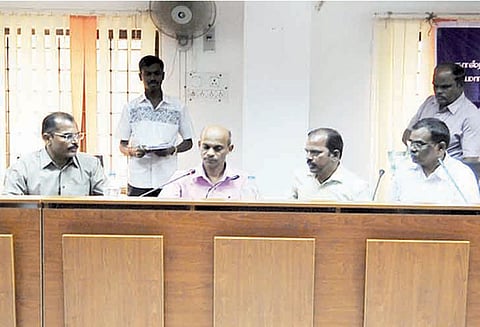 மாவட்டத்தில் 6 லட்சம் மாடுகளுக்கு கோமாரி நோய் தடுப்பூசி போடப்படும் ஆலோசனைக்கூட்டத்தில் கலெக்டர் தகவல்