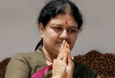 சசிகலா பற்றி அவதூறு தகவல்கள் கமிஷனர் அலுவலகத்தில் புகார் மனு