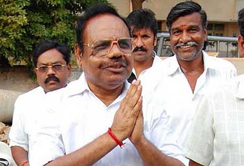 சபாநாயகரிடம் அ.தி.மு.க. எம்.எல்.ஏ. புகார் உரிமைக்குழு விசாரணைக்கு அனுப்பப்படுகிறது