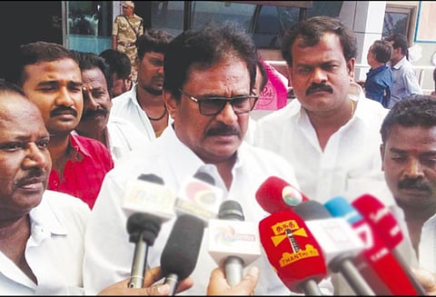 அ.தி.மு.க. ஆட்சி நீடிக்குமா? என்பது கோர்ட்டு உத்தரவில் தான் தெரியவரும் திருநாவுக்கரசர் பேட்டி