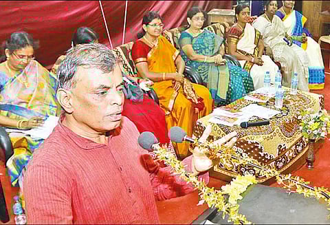 உலக தாய் மொழி விழா: தமிழ்நாட்டில் அனைத்து நிகழ்ச்சிகளும் தமிழில் நடத்தப்பட வேண்டும்