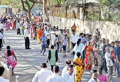 ஓட்டுப்போட சென்றபோது வாக்காளர் பட்டியலில் பெயர் இல்லாமல் பலர் ஏமாற்றம்