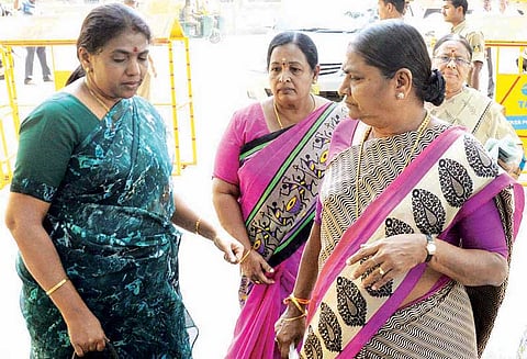 ரூ.10 கோடி அபராதம் கட்ட தவறினால் சசிகலா மேலும் 13 மாதங்கள் சிறைவாசம் அனுபவிக்க வேண்டும்