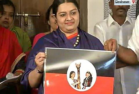 எம்.ஜி.ஆர்- அம்மா தீபா பேரவையை தொடங்கி அரசியலில் நுழைந்தார் தீபா