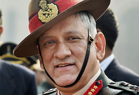 பயங்கரவாதிகள் தாக்குதலில் உயிரிழந்த வீரர்களின் உடல்களுக்கு ராணுவ தளபதி நேரில் அஞ்சலி