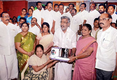 அமைச்சர் வெல்லமண்டிநடராஜன் வழங்கினார் ஜெயலலிதா பிறந்த நாளையொட்டி நலத்திட்ட உதவிகள்