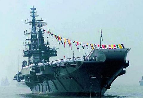 கடற்படையிலிருந்து ஒய்வு பெறுகிறது ஐஎன்எஸ் விராட் துண்டு, துண்டாக உடைக்க முடிவு