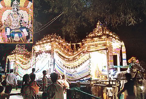 மேல்மலையனூரில் மாசிபெருவிழா: அங்காளம்மன் பல்லக்கில் வீதிஉலா தண்ணீர் இல்லாததால் தெப்ப உற்சவம் நடைபெறவில்லை