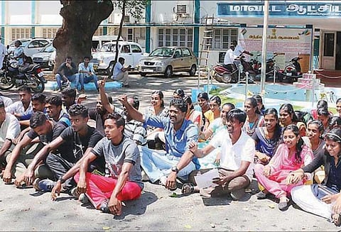 ஹைட்ரோ கார்பன் திட்டத்தை ரத்து செய்யக்கோரி மாணவ-மாணவிகள் போராட்டம்