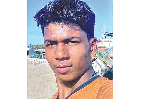 வாடிவாசலை திறக்க போராடிய மாணவர்கள் எங்களை காப்பாற்றவும் வரவேண்டும் - மீனவர்கள்