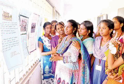 திருச்சியின் வரலாறு குறித்த புகைப்பட கண்காட்சி மாணவ–மாணவிகள் பார்வையிட்டனர்