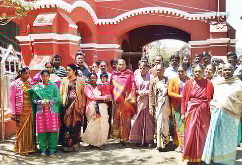தொட்டபெட்டா காட்சி முனைக்கு செல்லும் சாலையை சீரமைக்க வேண்டும், சுற்றுலா வாகன ஓட்டுனர்கள் நலச்சங்கம் மனு
