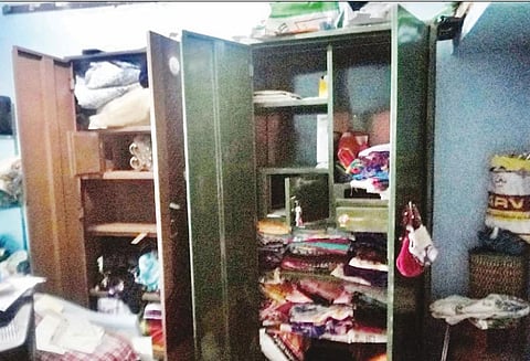 அ.தி.மு.க. பிரமுகர் வீடு உள்பட 3 வீடுகளில் நகை- பணம் கொள்ளை