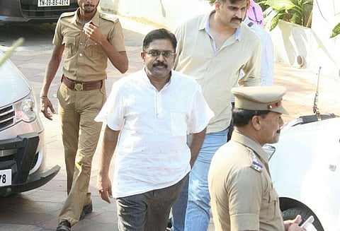 இரட்டை இலை சின்னம் பேரம் ஓய்வுபெற்ற மேலும் 2 பேருக்கு டெல்லி போலீஸ் சம்மன்