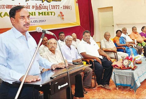 முன்னாள் மாணவர்கள் தங்கள் படித்த கல்லூரிக்கு உதவிகளை செய்ய வேண்டும் போலீஸ் ஐ.ஜி. பேச்சு