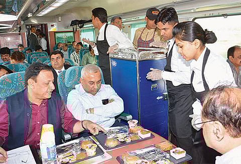 100 கிராம் தயிர் ரூ.972 1 லிட்டர் சமையல் எண்ணெயை ரூ.1241க்கு வாங்கி மத்திய ரெயில்வே பிரிவு