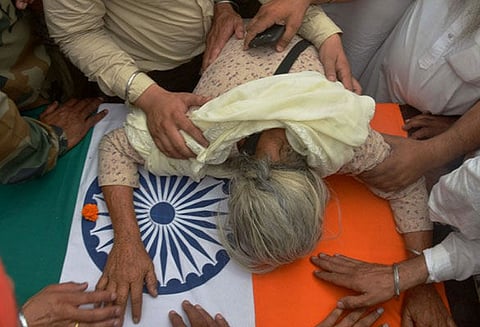 சிதைக்கப்பட்ட ராணுவ வீரர்களின் உடல் பாகங்கள் பாகிஸ்தான் பகுதிக்கு எடுத்து செல்லப்பட்டு உள்ளது