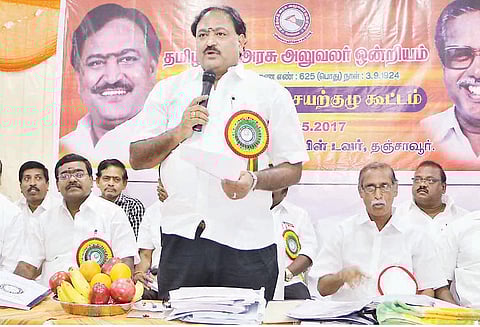 பழைய ஓய்வூதிய திட்டத்தை நடைமுறைப்படுத்தக்கோரி மாவட்ட தலைநகரங்களில் ஆர்ப்பாட்டம்