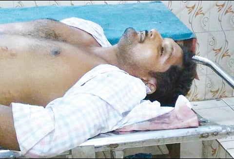 பாபநாசம் அருகே கத்தியால் குத்தி தச்சுத்தொழிலாளி தற்கொலை