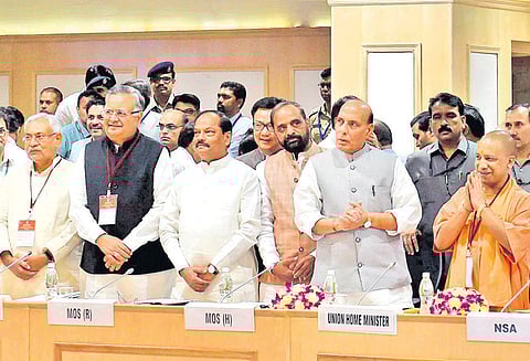 நக்சலைட்டுகளை ஒடுக்க மாநில அரசுகள் ஒருங்கிணைந்து செயல்பட வேண்டும் ராஜ்நாத் சிங் பேச்சு