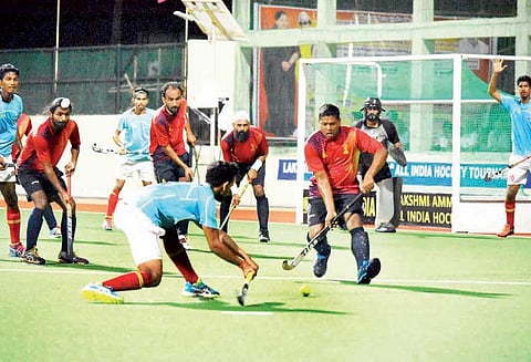 அகில இந்திய ஆக்கி போட்டி: பெங்களூரு, மும்பை அணிகள் வெற்றி