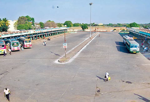 போக்குவரத்து தொழிலாளர்கள் வேலைநிறுத்தம்: 50 சதவீத அரசு பஸ்கள் ஓடவில்லை