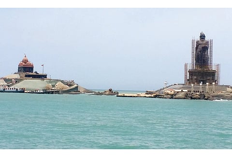 கன்னியாகுமரியில் கடல் நடுவில் அமையும் பாலம்