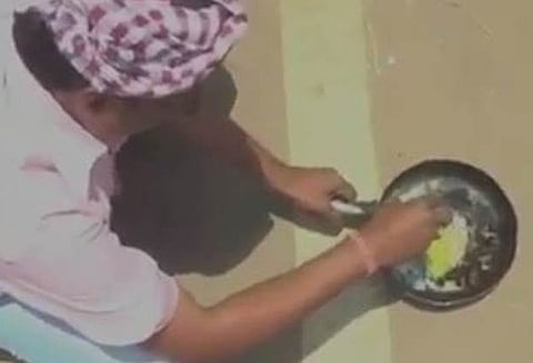 கொளுத்திய வெயிலில் ஆம்லெட் போட்டு அசத்திய வாலிபர்