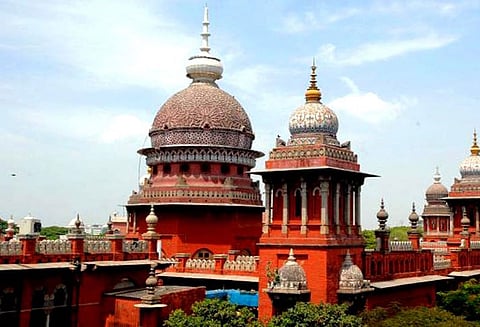 நேர்மையான அதிகாரி மூலம் விசாரிக்க வேண்டும் போலீஸ் கமிஷனருக்கு, கோர்ட்டு உத்தரவு