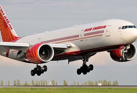 மும்பையில் இருந்து புவனேஷ்வர் சென்ற விமானம் அவசரமாக தரையிறக்கம்