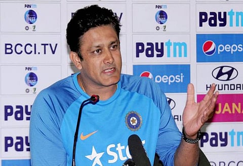 அனில் கும்பிளே மீது இந்திய கிரிக்கெட் வாரியம் அதிருப்தி, புதிய பயிற்சியாளரை தேடுவதாக தகவல்