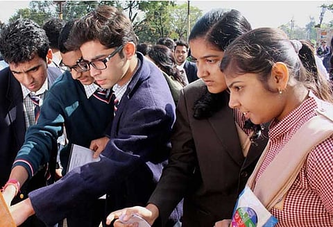 இந்தியா முழுவதும் 11 லட்சம் பேர் எழுதிய சிபிஎஸ்இ தேர்வு முடிவுகள் இணையதளத்தில் வெளியீடு