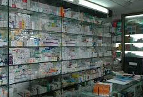 கர்நாடகத்தில் இன்று மருந்து கடைகள், உணவகங்கள் மூடல்